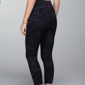 Lululemon Size 10 Cropped Camo Leggings